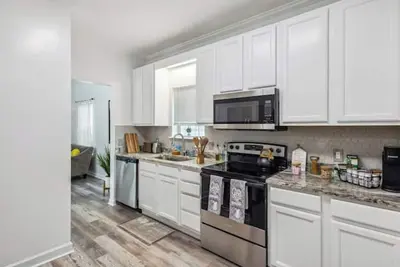 Image de Spacious, Sun-Filled Home with King Master Suite