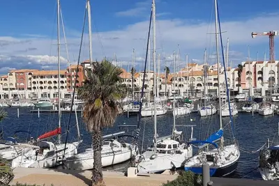 Image de T2 Port Leucate avec vue sur les voiliers