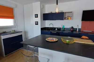 Image de Appartement moderne centre ville, proche de la mer et forĂŞt, avec grand balcon