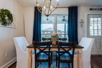 Image de Waterfront Cozy Condo w\/ Patio and Pier