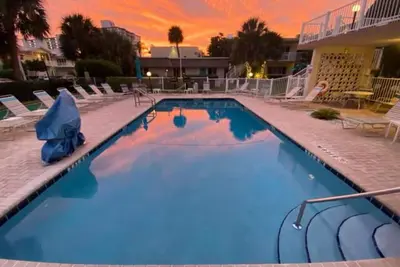 Image de 300ft. From the beach, 1 Bedroom w/ heated pool