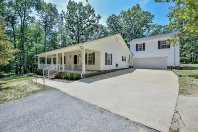 Image de Bama Retreat-sleeps 10-Perfect for Game Days or Vacations