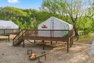 Image de Furnished Glamping Tent/2 Queen Beds/Red River Access - Majestic Mallard - #3