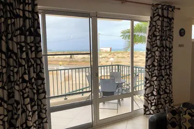 Image de Spacieux appartement de 2 chambres au bord de la plage avec piscine et wifi