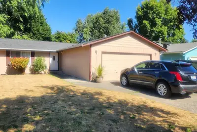 Image de NIce house in quiet residential neighborhood 2 blocks from the Park.