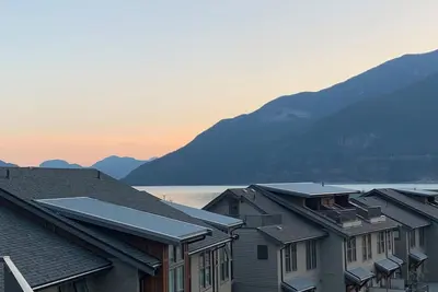 Image de Executive Townhome w/ Ocean & Mountain Views