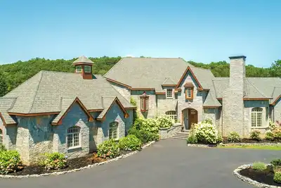 Image de Amazing 11 Bedroom 15 Bathroom Mansion Close to Beaches