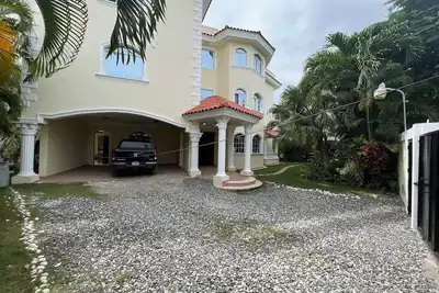 Image de A beautiful property with enough space for you and yours