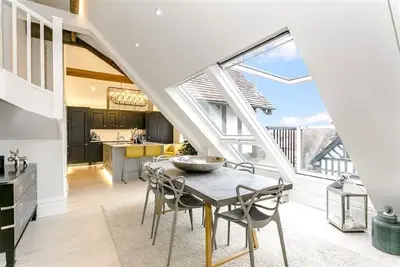 Image de Executive 3 Bedroom Penthouse Apartment, 2 Bath and Mezzanine