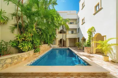 Image de Classic Condo on 5th Avenue, Steps from the beach