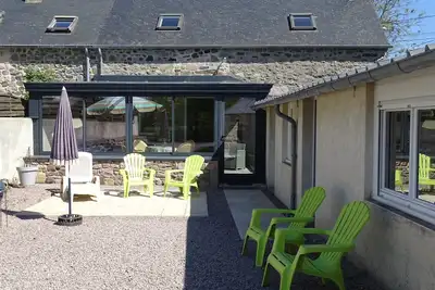 Image de Maison en pierre, parc arboré 500m2, à 5 mn de la plage. Lits faits-linge fourni