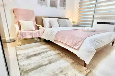 Image de Sweet Life Staycation Studio  Queen Bed  Washer\n