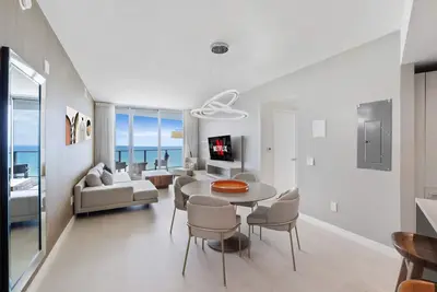 Image de ★★★★★ Oceanfront 2bd/2ba Condo at Opulent Resort Right by the Beach