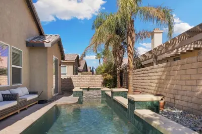Image de Desert Joyce’s home the place to stay! In the heart of the Coachella Valley!