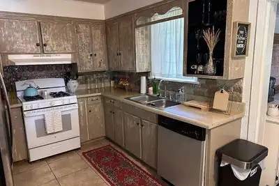 Image de Cozy up in our fully furnished, centrally located home.