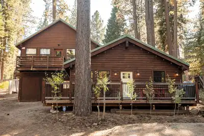 Image de Walk to the lake or hike the trails in North Lake Tahoe!