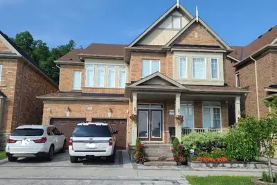 Image de 3 bdrm 3 full bath W\/D in Brampton\/Toronto, sleeps 16.