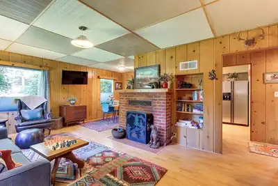 Image de Vintage Cottage by Leaburg Canal w/ Large Yard!