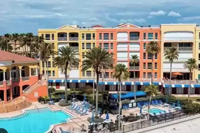 Image de Luxury beachfront condo with magnificent views