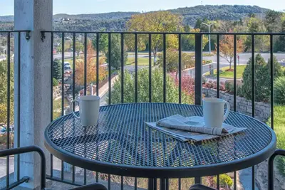 Image de 1 Bedroom Deluxe Condo, Sleeps 4, at Branson Mountain Vista Resort! !
