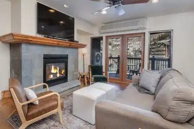 Image de Best location Bc village, Ski In Out, Steps to Ski School, Shops, Restaurants