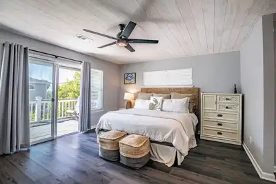 Image de New - Walking distance to Pools and Beach