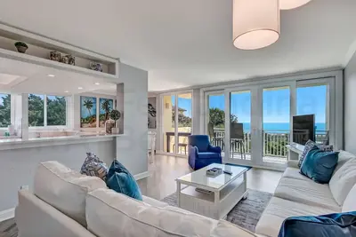 Image de Oceanfront Beauty! 3 bedroom 3 bathroom. Sleeps 8!