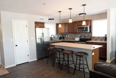 Image de Malibu Lake House | Sleeps 8 | Lake Views