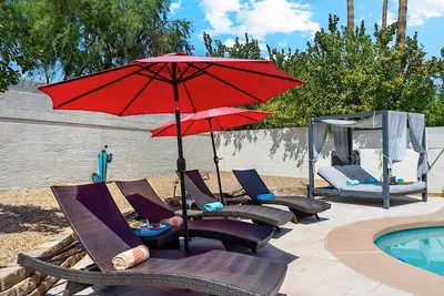 Image de Poolside At Palm Ridge
