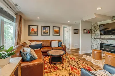 Image de Country Living with Modern Amenities and Hot Tub