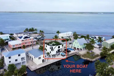 Image de 🐠 Heated Swim Spa \/ Open Water Views \/ Boat Dock \/ Luxurious \/ Built In 2023🐬