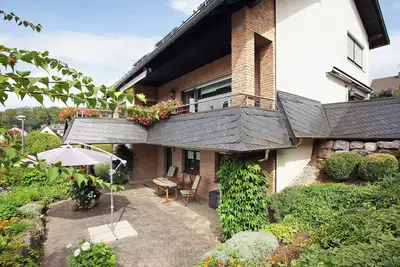 Image de Appartement \"Ruhrtalblick\" avec vue sur les montagnes, terrasse privée et Wi-Fi