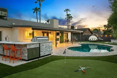 Image de Heated Pool|Movie Theater|PuttPutt|PoolTable|Games