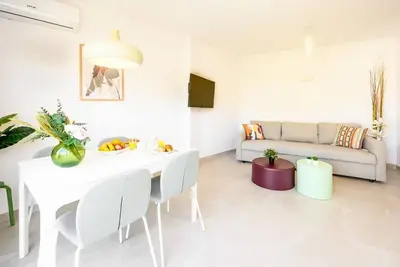 A estrenar 2 hab, playa y centro by 10ToSea