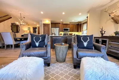 Image de \"Bear's Den\" @ Mountainside -Private Hot tub & Garage; Slopeside at Canyon Lodge