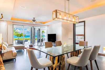 Image de Epic 2br Beachfront w/Priv. Pool + Garden + Beach + Restaurant