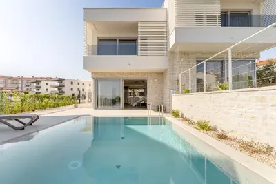 Image de Maison de vacances Krk (Stadt) pour 1 - 6 personnes avec 3 chambres à coucher - Maison jumelée