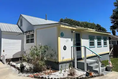 Image de Spring is coming! Beach Ready/King Bed/ Fire pit/Hammocks