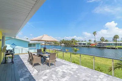 Image de Surfer‘s Sunshine Waterfront home, walking distance to the Beach