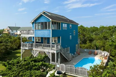 Image de Sea Breeze Blue: Private Pool | Hot Tub | Dogs Ok
