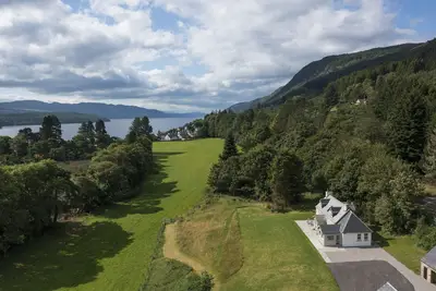 Image de Waterfront gem with hot tub by Loch Ness -Middleton Farmhouse