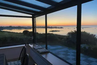 Image de Villa lumineuse avec vue imprenable sur l'océan. A 1mn de la plage et du Gr34