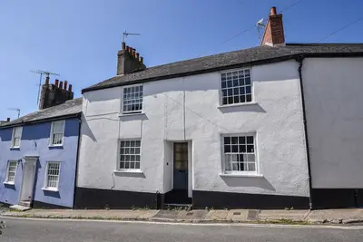 1 Dolphin Cottages, pet friendly, with a garden in Lyme Regis