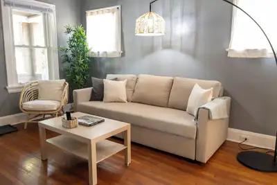 Image de Fully Renovated Apartment Right Off Murray Trail, 15 Minutes to Downtown Cincy