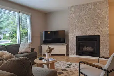 Image de Fully renovated detached family home in the heart of Downtown Collingwood!