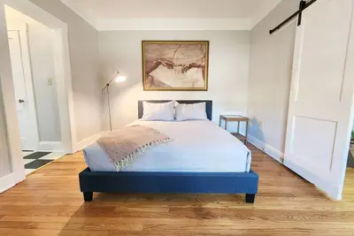 Image de Cozy Vintage Bungalow @Mills50 District