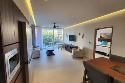 Image de Condo located in the Golden Zone. . . only steps away from the beach.