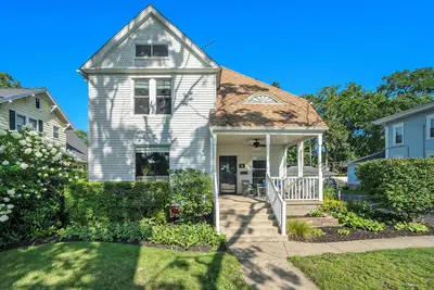 Image de 5 bed, family house. 2 min walk to downtown, and then 10 min to the beach!