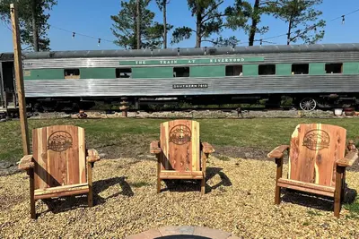 Image de Sleeper Train Car on the River! Campground Type Property. 100 acres!