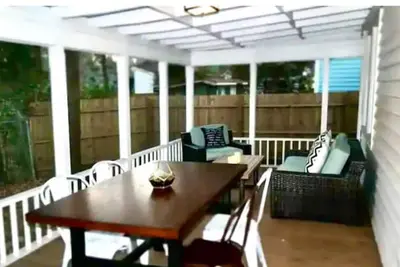 Image de Park Circle Porch Perfection